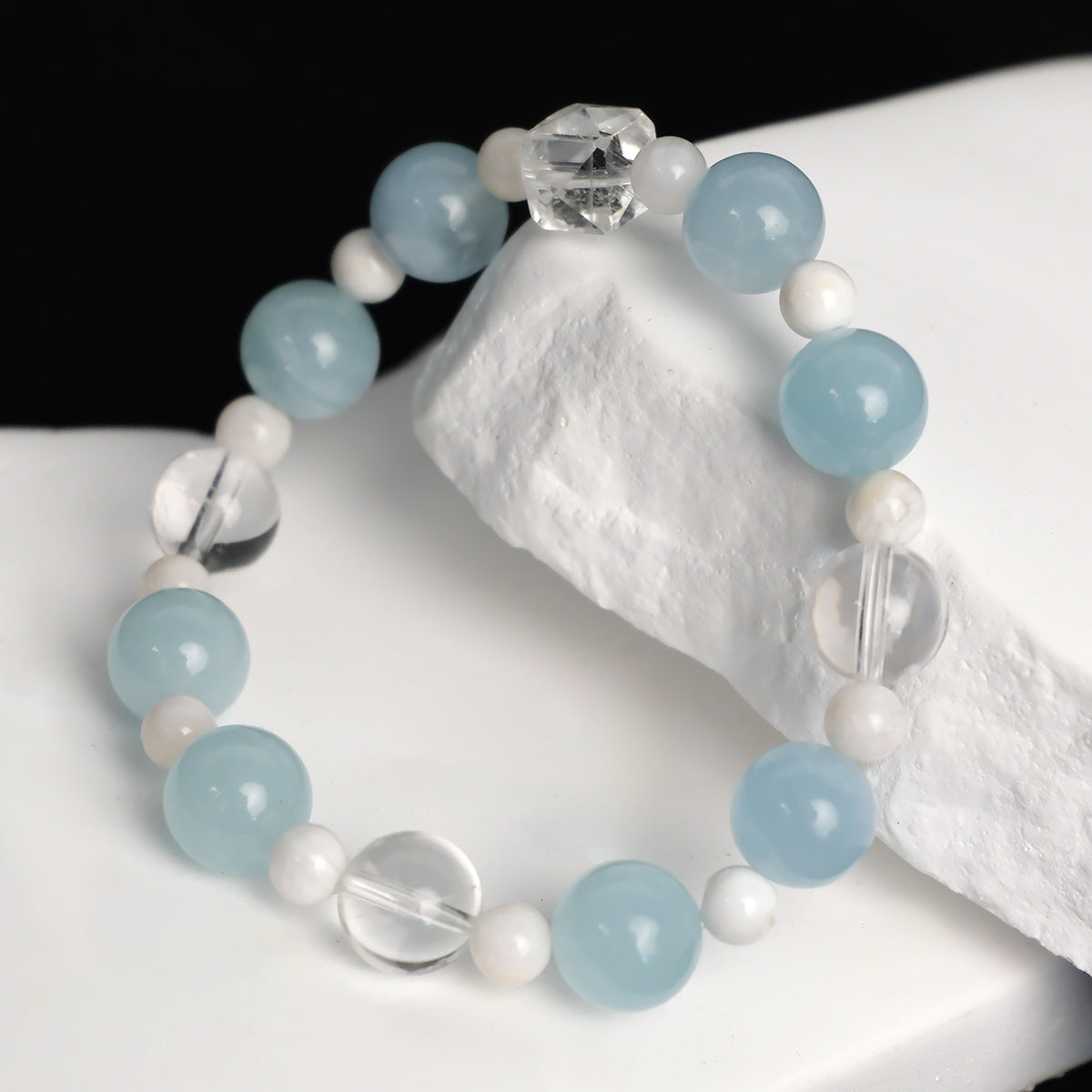 Aquamarine Beaded Bracelet – Calm Energy & Emotional Clarity